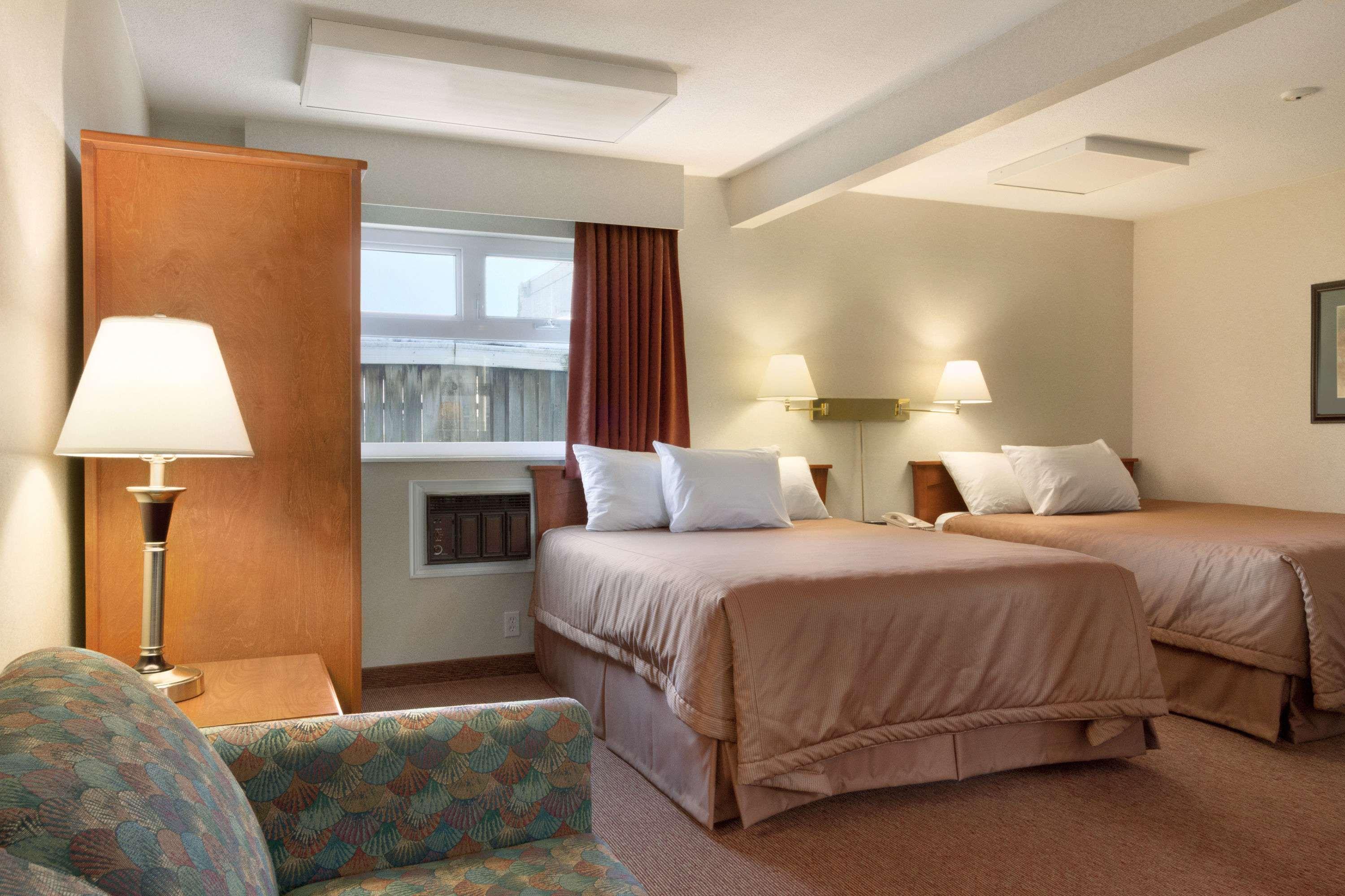 Travelodge By Wyndham Лэнгли Экстерьер фото